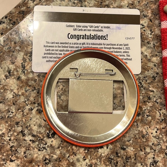 SPIRIT HALLOWEEN lot of 2 items/ one unused name tag badge & one used gift card - Picture 2 of 2